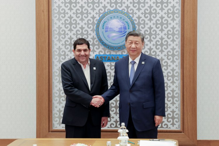 دکتر مخبر: روابط ایران و چین راهبردی بوده و متکی بر منافع و احترام متقابل در حال تمیق و توسعه است/ شی جین پینگ: سیاست چین برای گسترش روابط با جمهوری اسلامی ایران تحت تاثیر عوامل بیرونی قرار نمی‌گیرد
