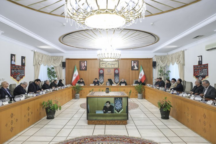 تاکید دکتر مخبر بر تامین منابع تکمیل مصوبات سفرهای استانی و برگزاری مطلوب المپیاد جهانی فیزیک/ قدردانی از تلاش‌های دستگاه‌های امنیتی و انتظامی برای ایجاد امنیت مراسمات عزاداری محرم/ گزارش‌های اعضای کابینه؛ وزیر نفت: توافق انتقال گاز روسیه به ایران در تاریخ بی‌نظیر است