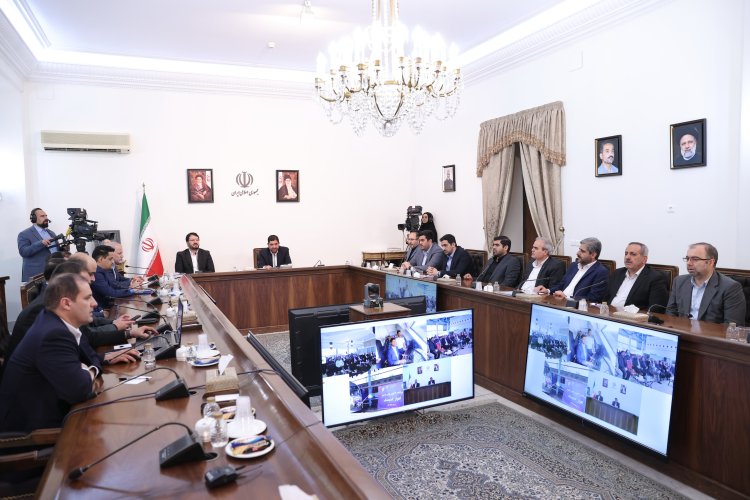 شهید رئیسی به درستی مهمترین بستر توسعه کشور را توسعه زیرساخت‌های حمل و نقل تشخیص داد/ همسایگی با 15 کشور با جمعیتی بالغ بر 600 میلیون ظرفیت مهمی برای توسعه کشور محسوب می‌شود/ امروز دولت همچنان مثل روز اول مشغول کار است