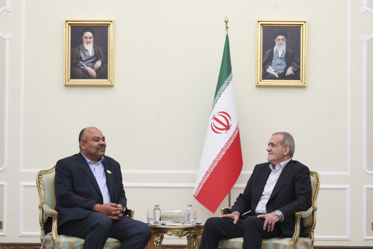 دکتر پزشکیان: رواج فرهنگ ایرانی در برخی مناطق تانزانیا زمینه مناسبی برای تعمیق روابط  دوجانبه است/ محمود ثابت کمبو: خواستار گسترش روابط با ایران بویژه در حوزه های اقتصادی و فرهنگی هستیم
