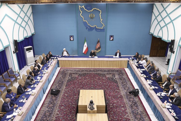 قدم اول دولت چهاردهم جلب رضایت و تکریم مردم در دستگاه‌های اجرایی است/ نه به دنبال یافتن مقصر برای مشکلات، بلکه به دنبال حل مسائل هستیم/ نمایندگان پایبندی به وفاق را در عمل نشان دهند
