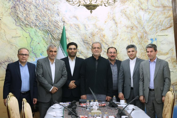 مجلس روزی تاریخی برای نظام جمهوری اسلامی ایران خلق کرد/ نمایندگان دست یاری دولت برای ایجاد وفاق ملی را به گرمی فشردند