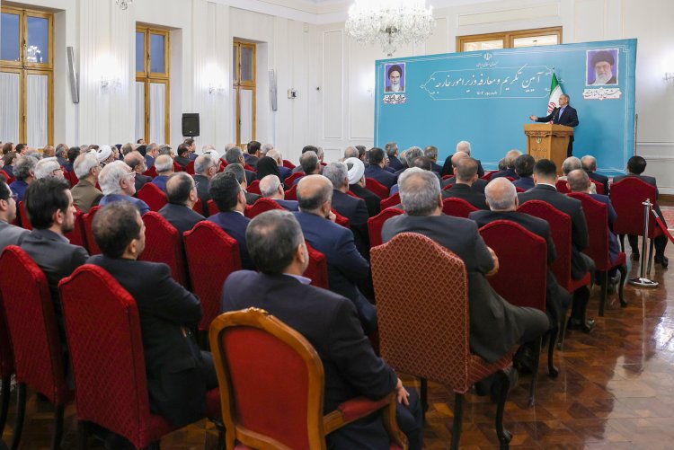 ترمیم سرمایه اجتماعی تضعیف شده قدرت ما را در مقابله با تحریم‌ها و تهدیدهای خارجی افزایش خواهد داد/ ارتباط صمیمی با کشورهای همسایه بخش قابل توجهی از فشار تحریم‌ها را خنثی خواهد کرد/ به دنبال صلح هستیم اما زیر بار ظلم نمی‌رویم