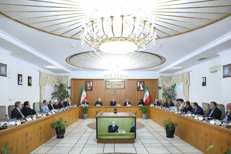 دکتر پزشکیان: اعضای دولت رهنمودهای رهبری در دیدار روز گذشته را به طور جدی مورد توجه قرار دهند/ اگر در انتصابات بر اساس شایستگی‌ها عمل کنیم، شعار وفاق ملی باورپذیرتر می‌شود/ رای هیئت دولت به خانم دکتر مهاجرانی به عنوان سخنگوی دولت