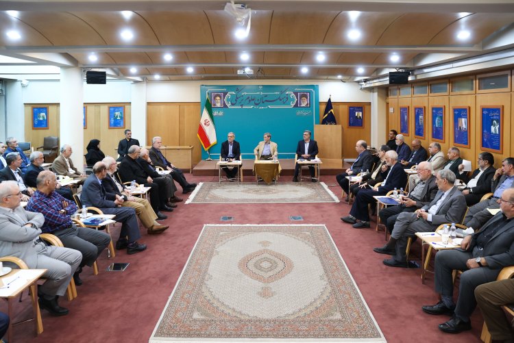 در اجرای اسناد بالادستی نه طبق نظر خود بلکه بر اساس نظر کارشناسان و مبتنی بر امکانات کشور عمل می‌کنیم/ باید ابزاری برای سنجش اینکه بدانیم چه کسی را در چه جایی قرار دهیم تدوین شود/ برای حل مشکلات عرصه سلامت راهی را می‌پیمایم که کارشناسان این حوزه توصیه کنند
