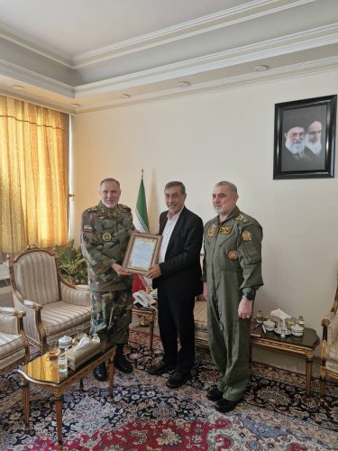 دیدار فرمانده نیروی زمینی محوری ارتش با معاون اجرائی و سرپرست نهاد ریاست جمهوری
