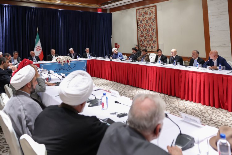 رفتار یک شیعه واقعی بر گفتار او مقدم است/ اگر عدالت و انصاف و حق را نادیده بگیریم، فرقی ندارد پیرو کدام مذهب و دین هستیم یا اساسا دیندار هستیم یا نه/ به گونه‌ای عمل و رفتار نکرده‌ایم که جوانان و مردم بخواهند مثل ما باشند
