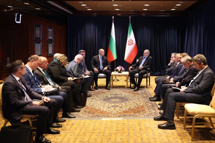 دکتر پزشکیان: آماده گفتگوی شفاف برای رفع هر گونه نگرانی یا موانع توسعه روابط با جهان هستیم/ رئیس جمهور بلغارستان: از عزم جمهوری اسلامی ایران برای احیای روابط با اتحادیه اروپا خرسندیم