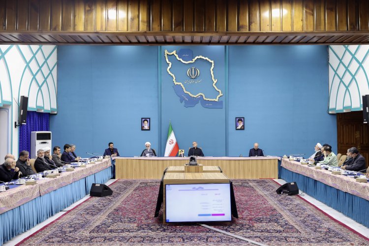 دستور دکتر پزشکیان برای رسیدگی جدی به فروش فیلترشکن و زمینه‌های رواج آن/ تاکید بر تمهید زمینه‌های حفظ نیروهای متخصص در داخل کشور/ لزوم تهیه گزارش دقیق وضعیت موجود در حوزه فضای مجازی