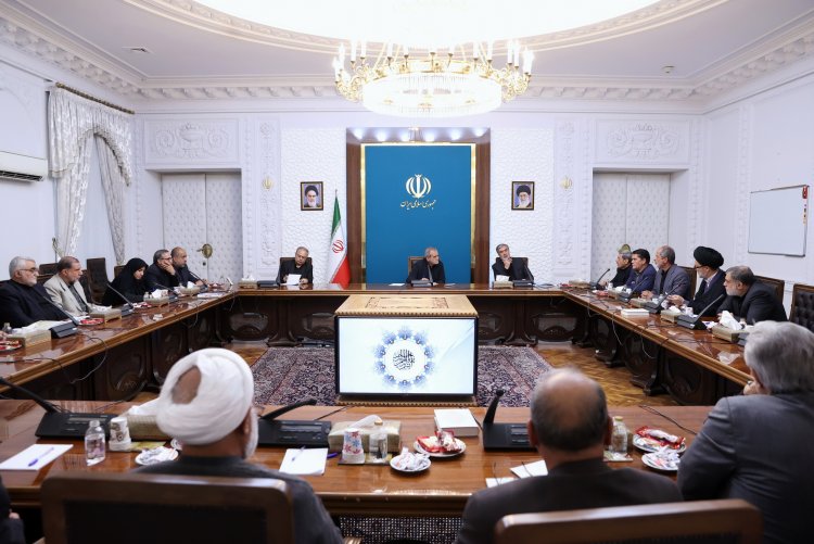 موضع ایران در دفاع از حق و عدالت، موضعی کاملا قابل دفاع و افتخار است/ تلاش کردم در سفر به نیویورک، با ادبیات محترمانه و منطق مستدل از مواضع کشور دفاع کنم/ اگر می‌شود کسی را در جمع یاران انقلاب و نظام حفظ کرد، نباید به بهانه‌های واهی او را طرد کنیم