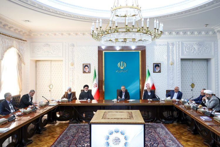 قانون اساسی جمهوری اسلامی ایران  میثاق  ملی و یکی از مترقی‌ترین قوانین اساسی دنیا است
