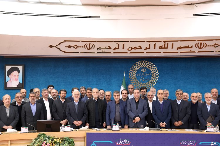 اگر مشارکت مردم و نخبگان را جلب کنیم، مشکل غیرقابل حلی نخواهیم داشت
