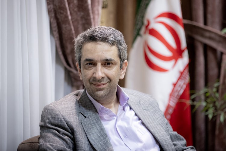 شرافت یعنی، بابت مشکلاتی که نقشی در آن نداشته‌ای هم از ملت عذرخواهی کنی
