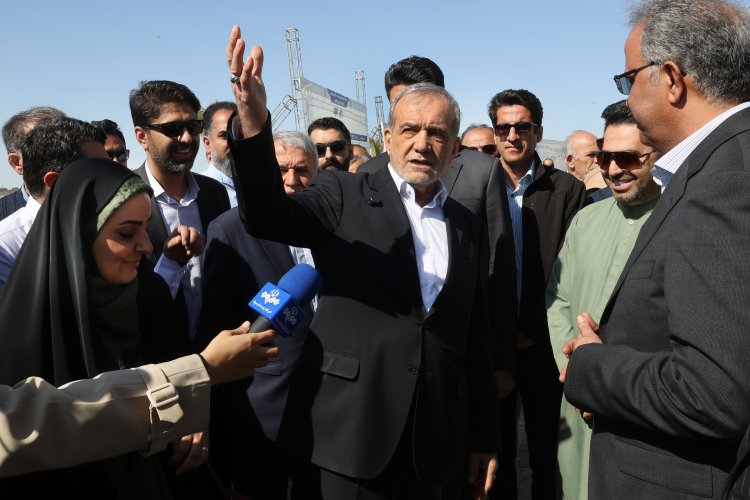 بازدید دکتر پزشکیان از شهر جدید در حال احداث تیس