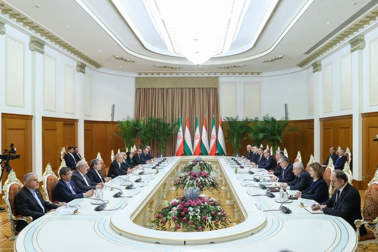 دکتر پزشکیان: ایران و تاجیکستان می‌توانند همکاری‌های گسترده‌ای در زمینه‌های مختلف داشته باشند/ امامعلی رحمان: باور دارم مذاکرات دوجانبه راهگشای روابط گسترده‌تری میان ایران و تاجیکستان خواهد شد
