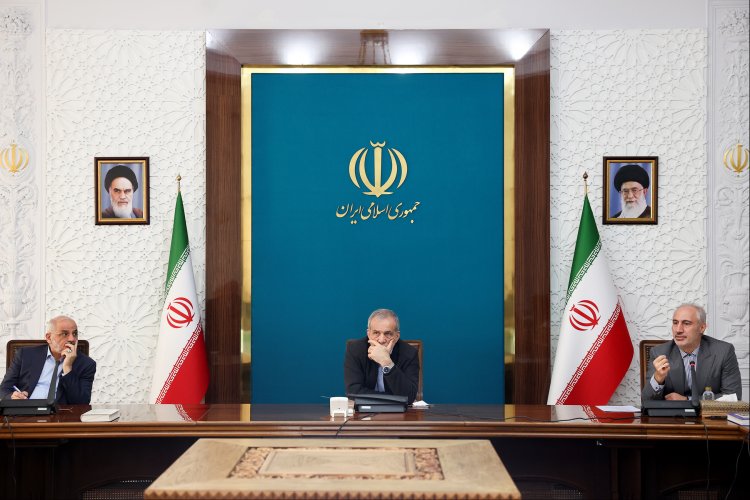 برگزاری جلسه پیگیری تسریع در احداث نیروگاه‌های برق خورشیدی
