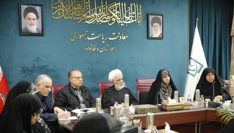 در تصویب قوانین و دستورالعمل‌ها باید وضعیت متوسط فرهنگی جامعه مدنظر قرار داده شود
