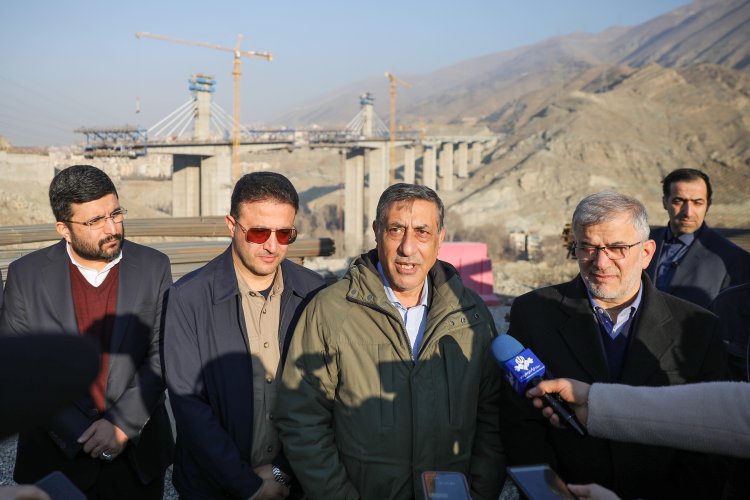 پل‌های آزادراه شمالی کرج، گره کور ترافیکی ورود به تهران را رفع می‌کند
