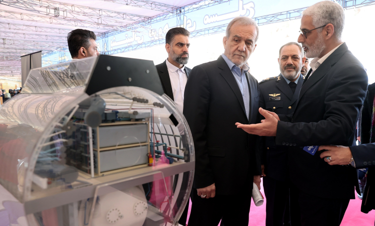 بازدید دکتر پزشکیان از نمایشگاه توانمندی‌ها و ظرفیت‌های وزارت دفاع و پشتیبانی نیروهای مسلح
