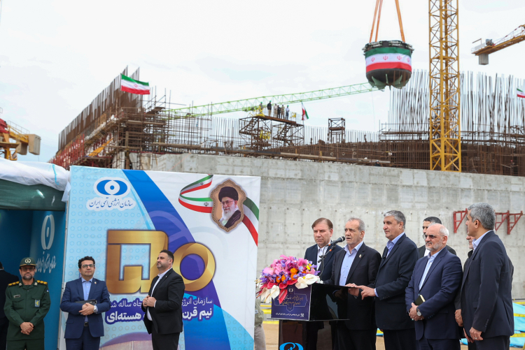 بازدید دکتر پزشکیان از نیروگاه هسته‌ای بوشهر/ صدور دستور آغاز دو عملیات اجرایی در فازهای 2 و 3 نیروگاه
