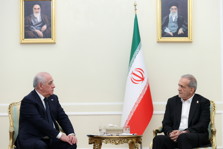 دکتر پزشکیان: مرزهای سیاسی موجب ایجاد محدودیت در پیوندهای عمیق میان ایران و آذربایجان نخواهد شد/ علی اسداف: دولت آذربایجان مصمم به اجرای توافقات صورت گرفته با ایران است