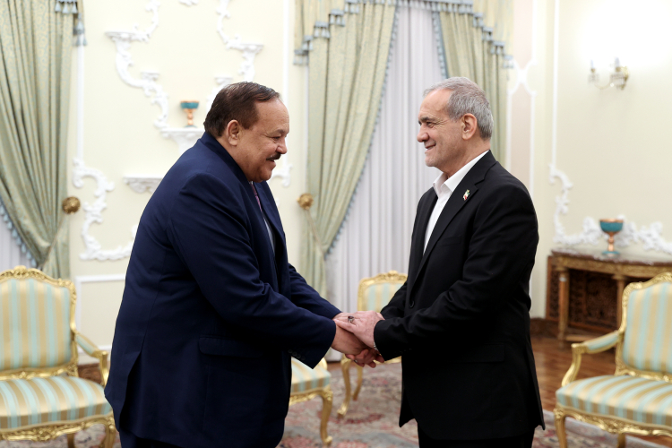 دکتر پزشکیان‌: از برقراری روابط با سودان استقبال می‌کنیم/ علی یوسف الشریف: سودان مایل به گسترش همکاری با ایران در همه زمینه‌ها است