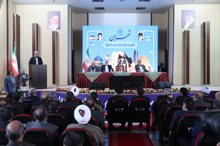 نگفتیم مذاکره نمی‌کنیم، اما قرار نیست مقابل قلدرها سر خم کنیم