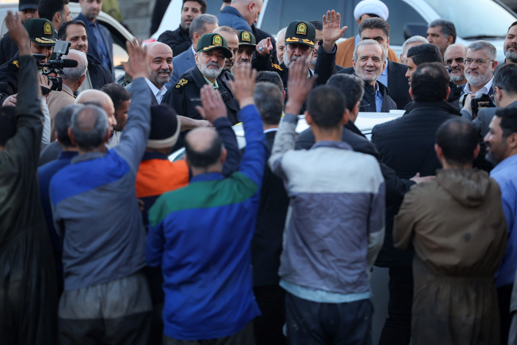 بازدید سرزده دکتر پزشکیان از مرکز ترک اعتیاد سروش/ افطار رئیس جمهور با مددجویان کمپ