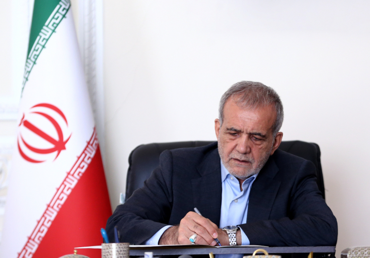 پیام تسلیت رئیس جمهور در پی درگذشت مرحوم فرشیدی
