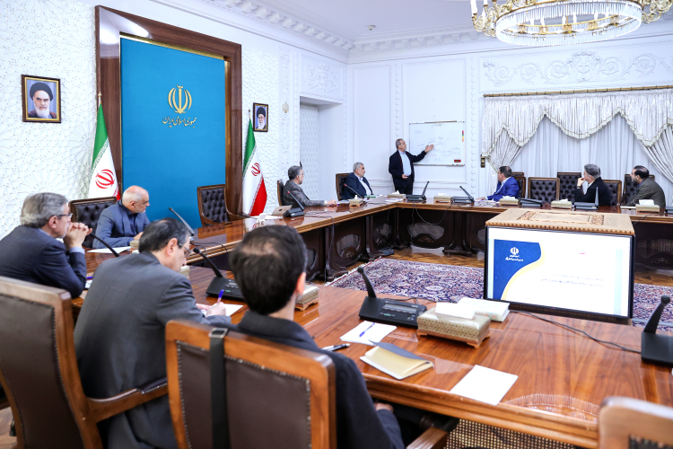 به دنبال کارآمدسازی بخش دولتی نظام سلامت، با هدف ایجاد رضایتمندی کادر درمان و مردم هستیم