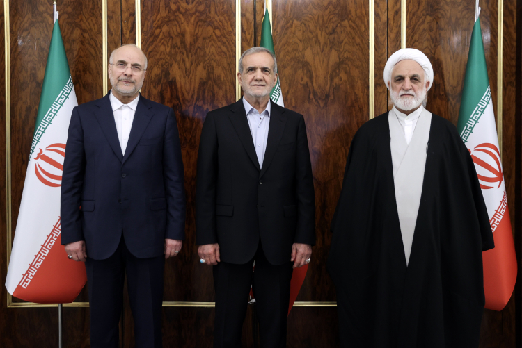 همدلی و عزم قوای سه‌گانه و بسیج همه ظرفیت‌ها و امکانات در راستای تحقق شعار سال
