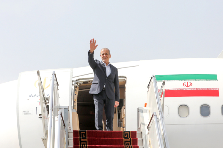 دکتر پزشکیان تهران را به مقصد باکو ترک کرد