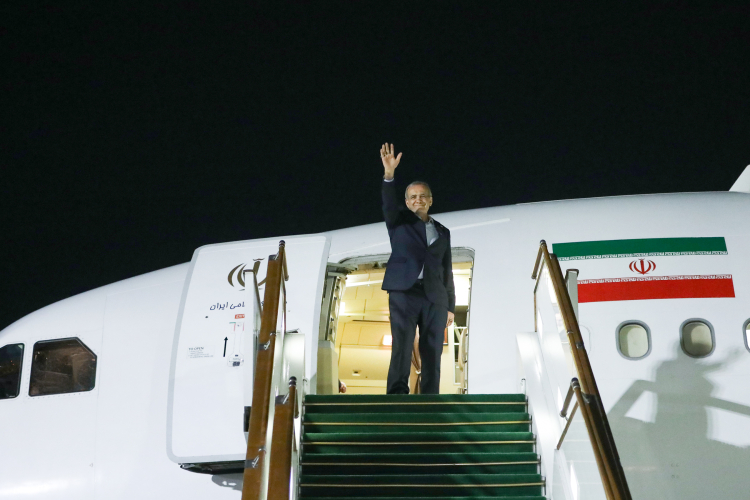 دکتر پزشکیان باکو را به مقصد تهران ترک کرد 
