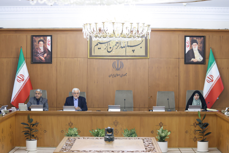 گزارش وزیر بهداشت از کاهش چشمگیر مهاجرت کادر درمان در 6 ماهه دوم سال 1403