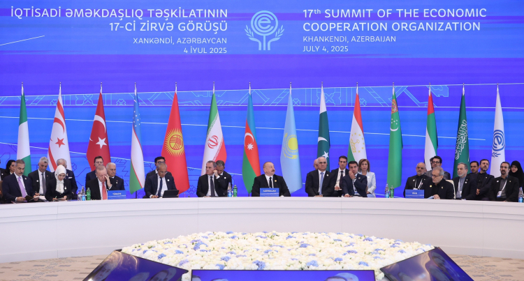 نیروهای مسلح ایران در جنگ تحمیلی 12 روزه درس بزرگی به متجاوزین دادند و مانع گسترش جنگ در منطقه شدند/ تشریح پیشنهادهای 5 گانه ایران برای چشم‌انداز 2035 اکو
