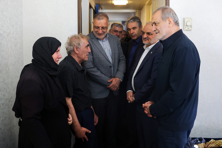 دیدار دکتر پزشکیان با برخی از خانواده‌های آسیب‌دیده از جنگ تحمیلی رژیم صهیونیستی