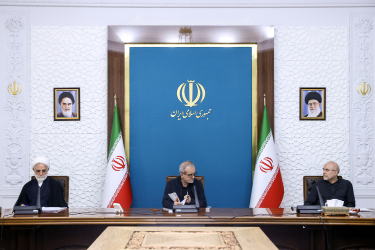 اتخاذ تمهیداتی برای تامین پایدار و مستمر کالاهای اساسی تا پایان سال بدون کمترین خلل و کاستی