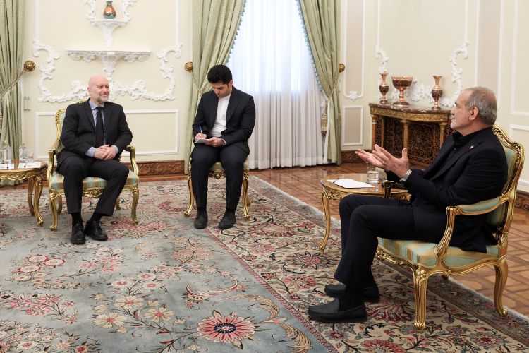 توسعه روابط با همه کشورها در چارچوب احترام متقابل و تأمین منافع مشترک از اصول اساسی سیاست ایران است
