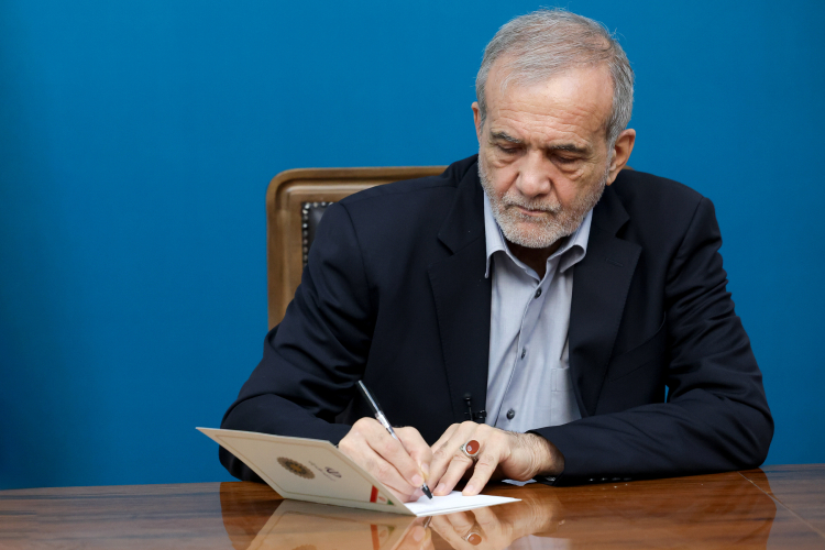 پیام تبریک دکتر پزشکیان به مناسبت قهرمانی تیم ملی کشتی نوجوانان
