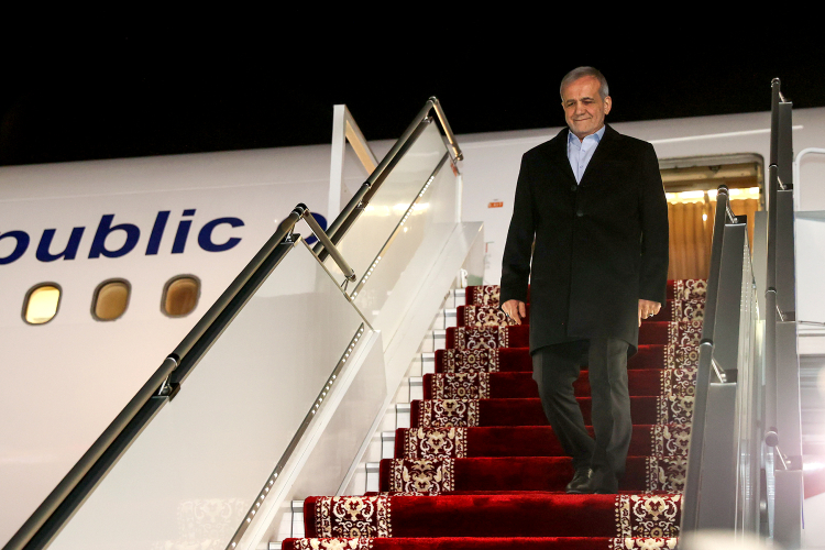 دکتر پزشکیان وارد کشورمان شد
