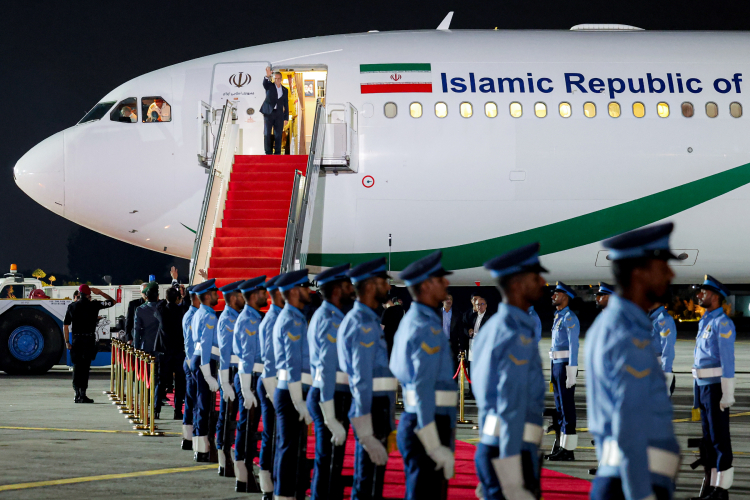 دکتر پزشکیان اسلام‌آباد را به مقصد تهران ترک کرد
