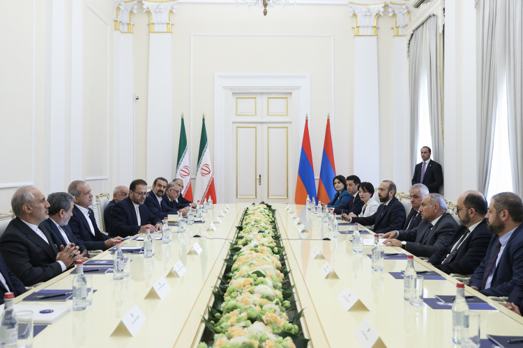 تاکید دکتر پزشکیان بر ضرورت توجه به نگرانی‌ها و رعایت ملاحظات ایران در خصوص تحولات جدید منطقه/ پاشینیان: بدون تردید ملاحظات ایران در احداث کریدور جدید رعایت خواهد شد