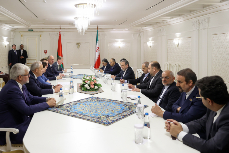 سفر به بلاروس آغازی برای راهی طولانی بین دو کشور است/ مجالس در تسهیل و پیشبرد اهداف دولت‌ها بسیار موثر هستند