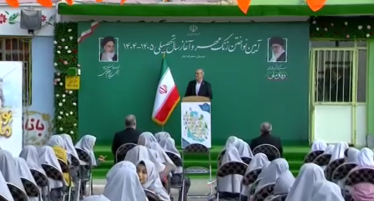 با علم و مهارت می‌توان آینده کشور را ساخت؛ ما نیز بسترهای آن را فراهم می‌کنیم/ نشست کوتاه دکتر پزشکیان با مدیر و معلمان دبستان ایثار