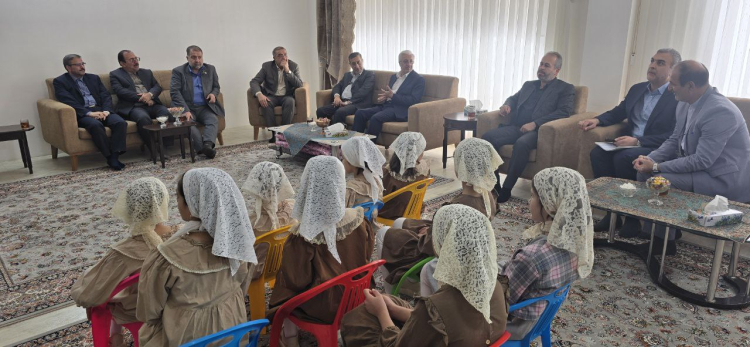 بازدید دکتر قائم‌پناه از مرکز نگهداری کودکان بی‌سرپرست ثریا