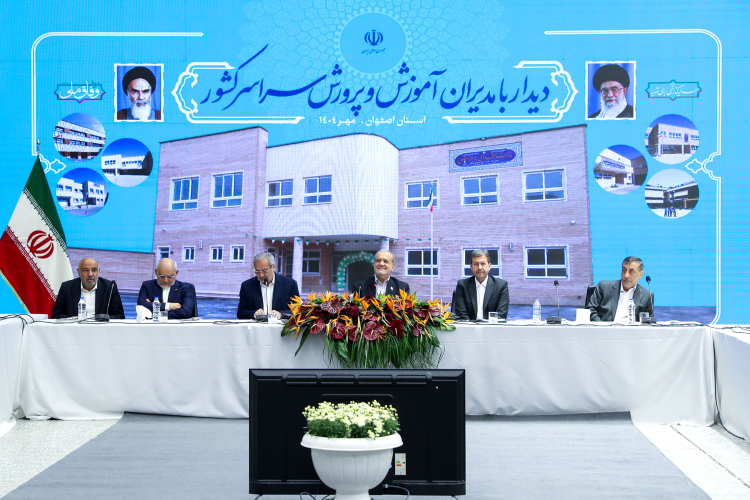 اگر تهدیدهای خارجی ما را نگران نمی‌کند به دلیل تکیه بر انسجام و اراده جمعی مردم است