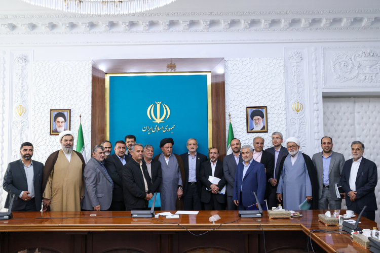 انتقاد دکتر پزشکیان از مخالفت و مقاومت مقابل اصلاح و کوچک کردن نظام اداری