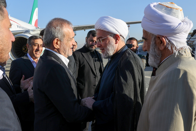 دکتر پزشکیان وارد استان کردستان شد
