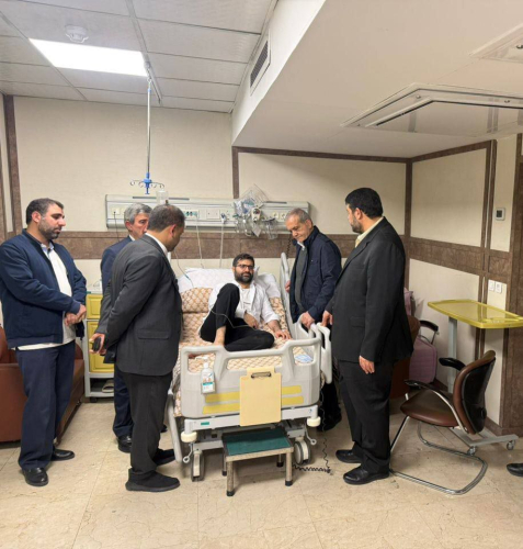 عیادت دکتر پزشکیان از آقای سقاب اصفهانی