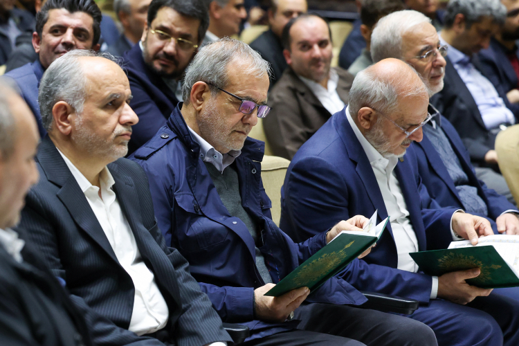 حضور دکتر پزشکیان در مراسم ختم خانواده آقای سقاب اصفهانی
